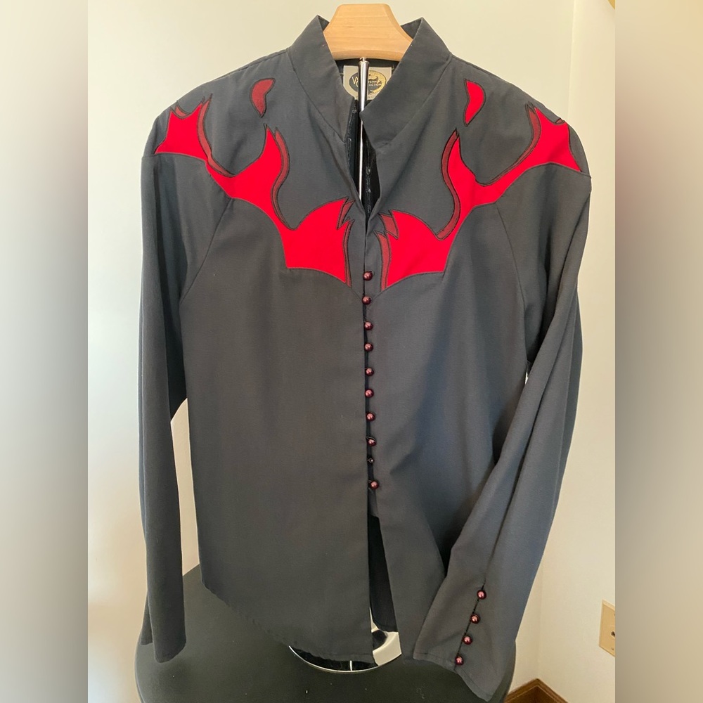 Vintage Flames “Western Collection” Unique Button Loop Closure Ladies Western M